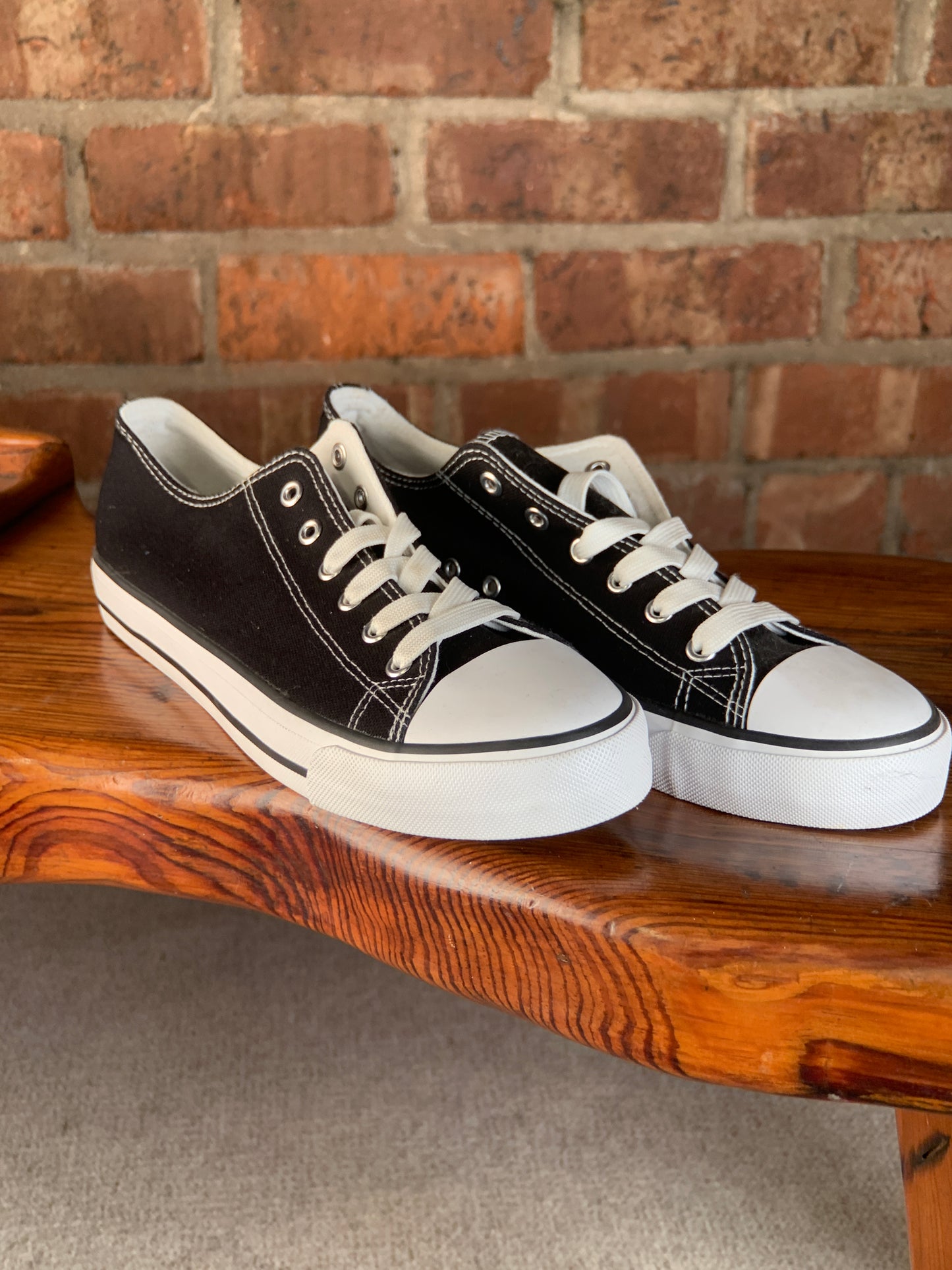 Men’s Black Canvas Low Top Sneakers Size 11 White Rubber Toe Casual Shoes