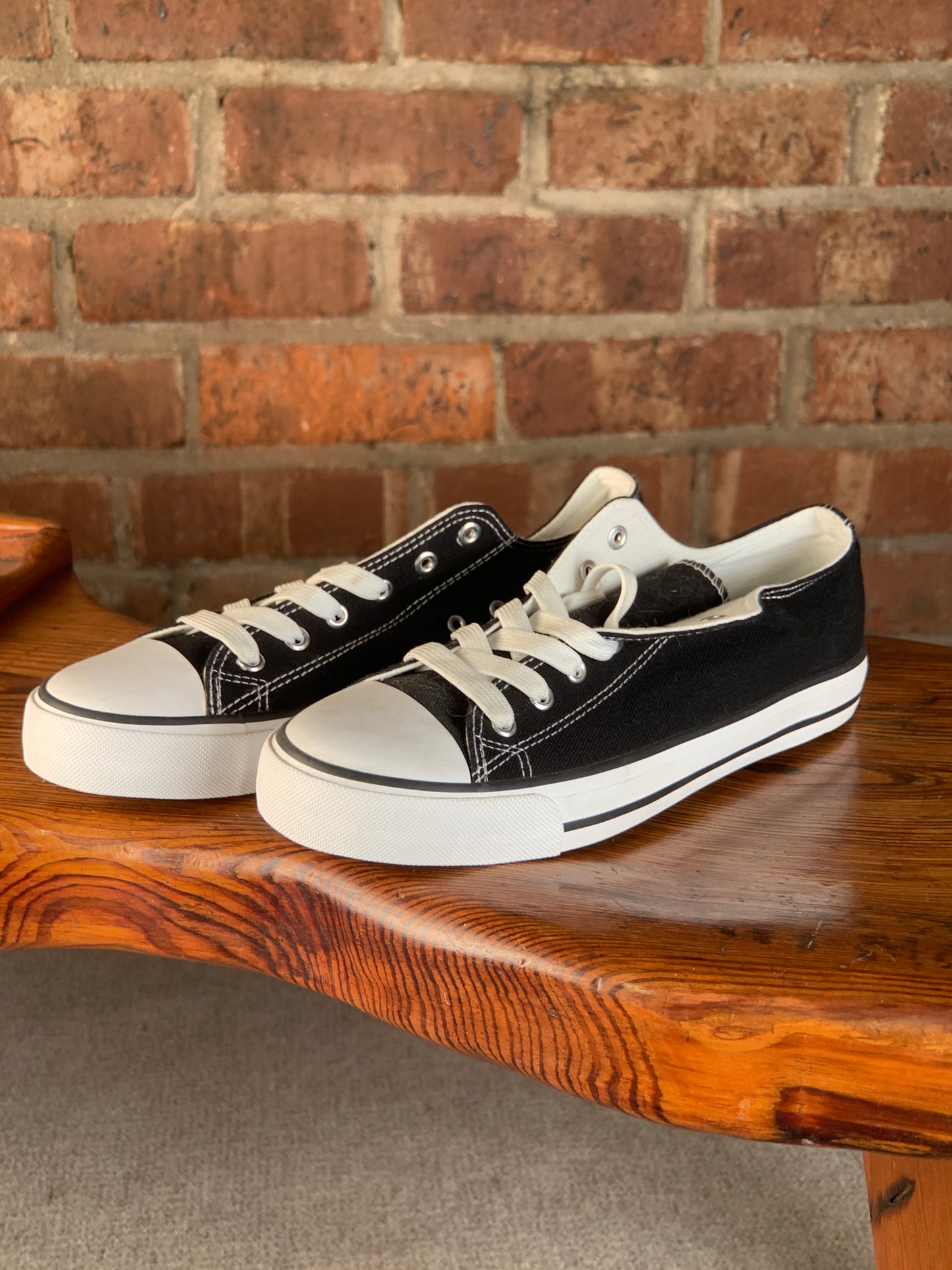 Men’s Black Canvas Low Top Sneakers Size 11 White Rubber Toe Casual Shoes