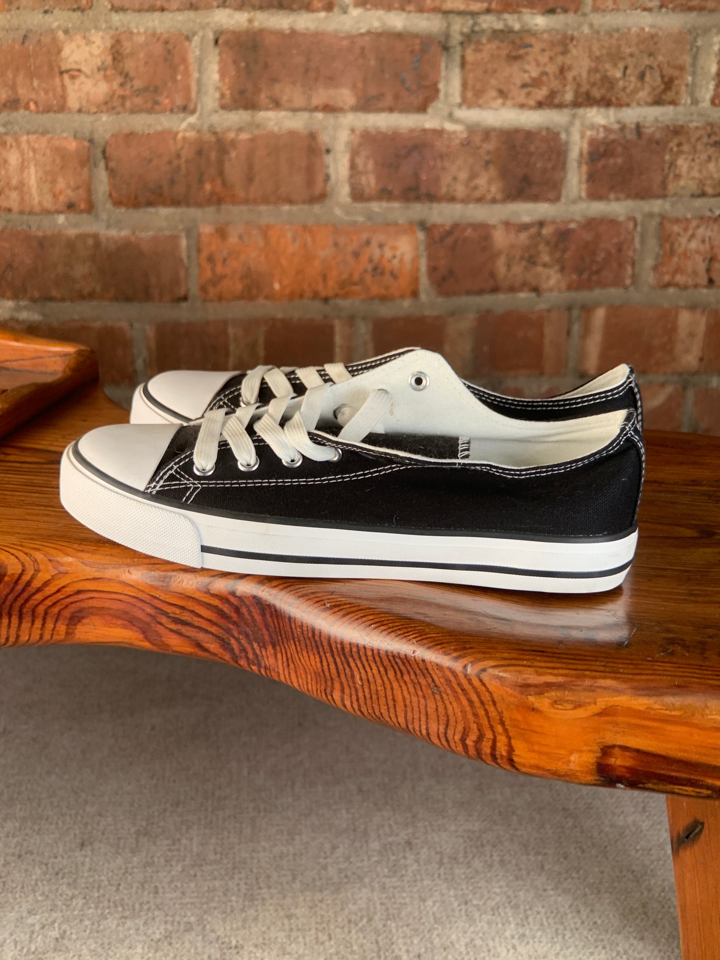 Men’s Black Canvas Low Top Sneakers Size 11 White Rubber Toe Casual Shoes