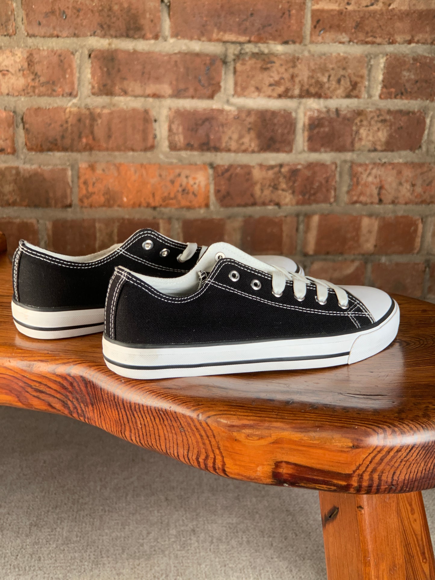 Men’s Black Canvas Low Top Sneakers Size 11 White Rubber Toe Casual Shoes