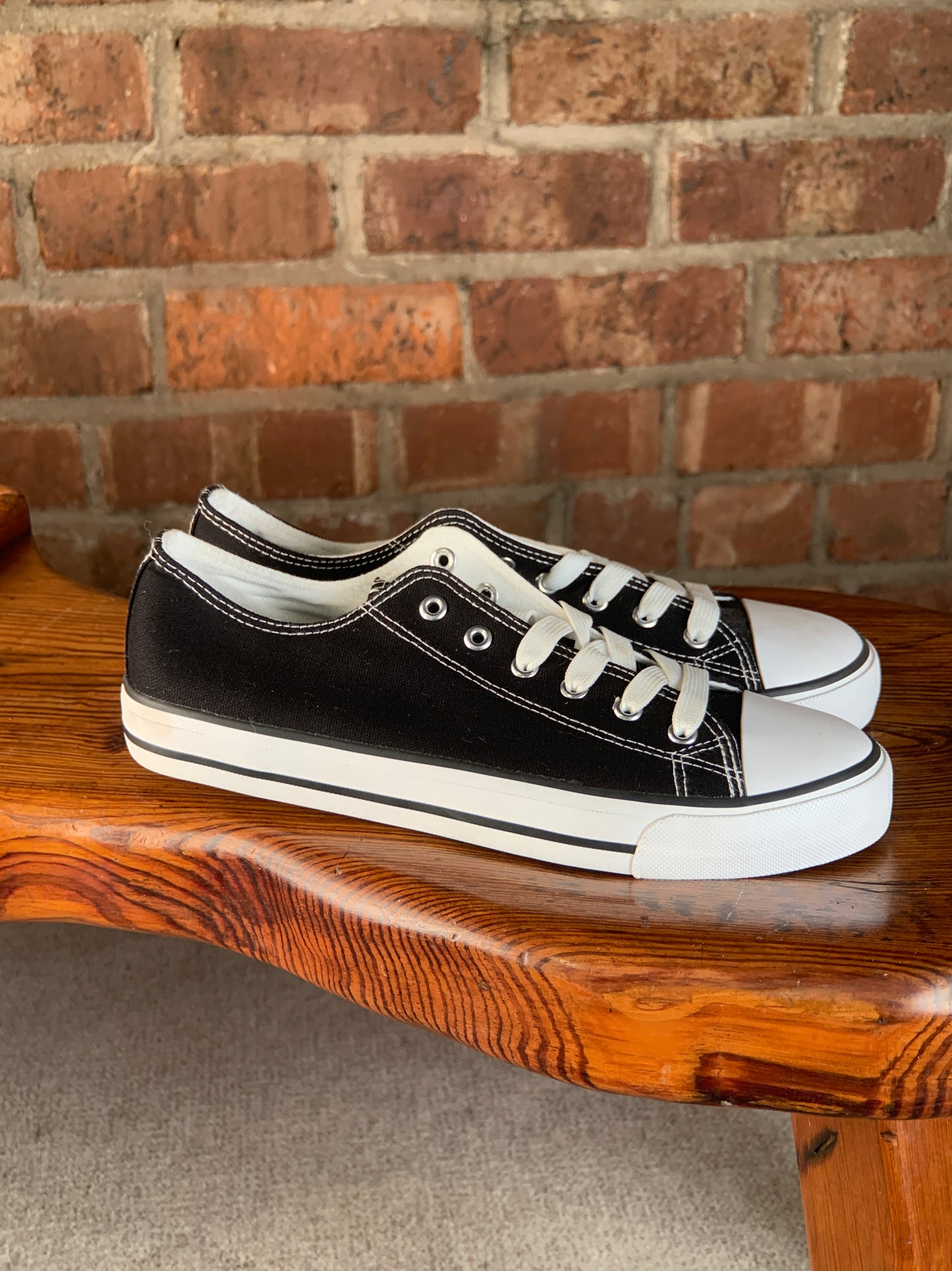 Men’s Black Canvas Low Top Sneakers Size 11 White Rubber Toe Casual Shoes