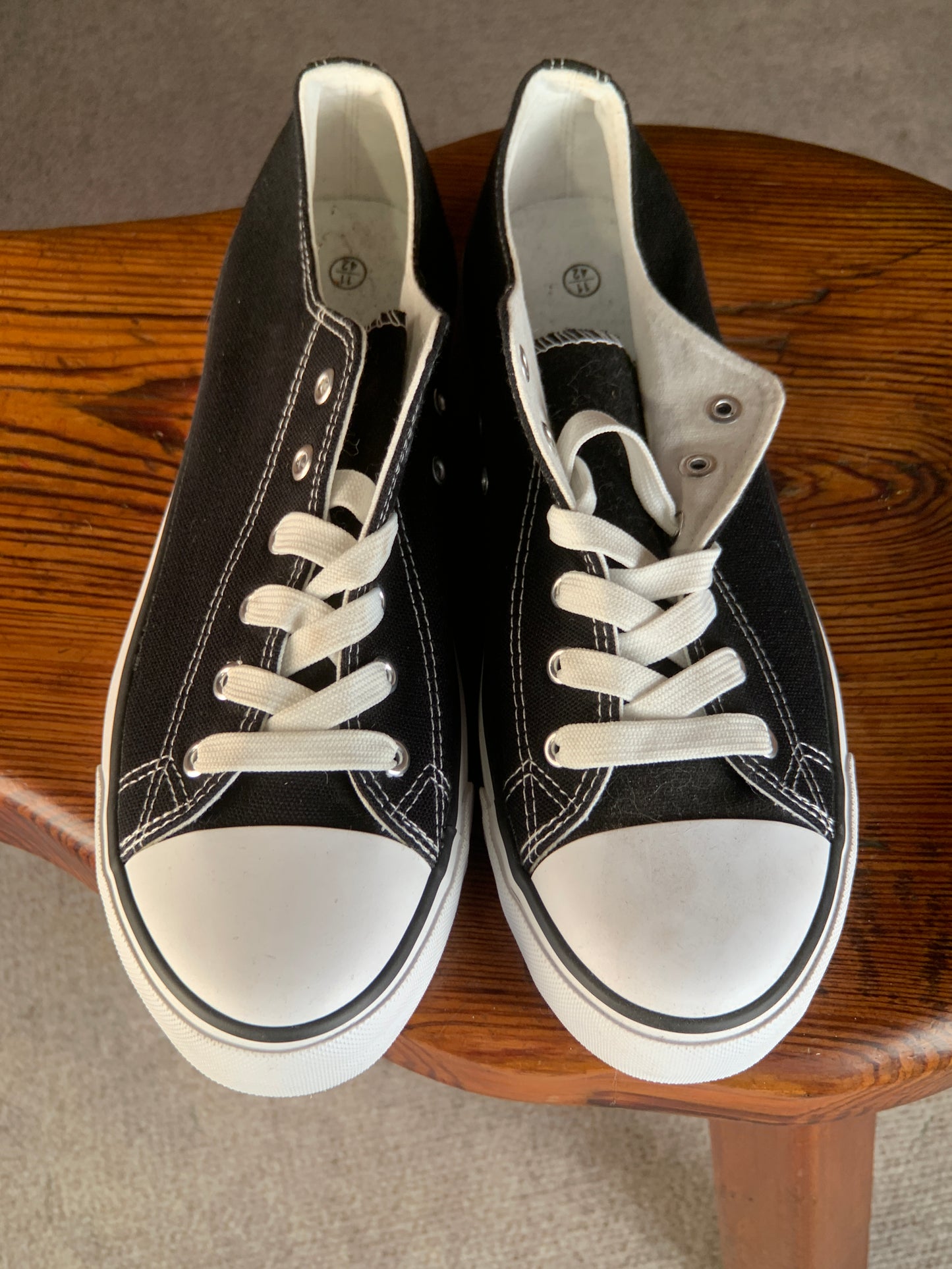 Men’s Black Canvas Low Top Sneakers Size 11 White Rubber Toe Casual Shoes