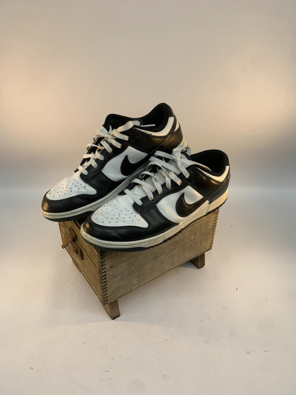 Size 11.5 - Nike Dunk Low Black White photo 1