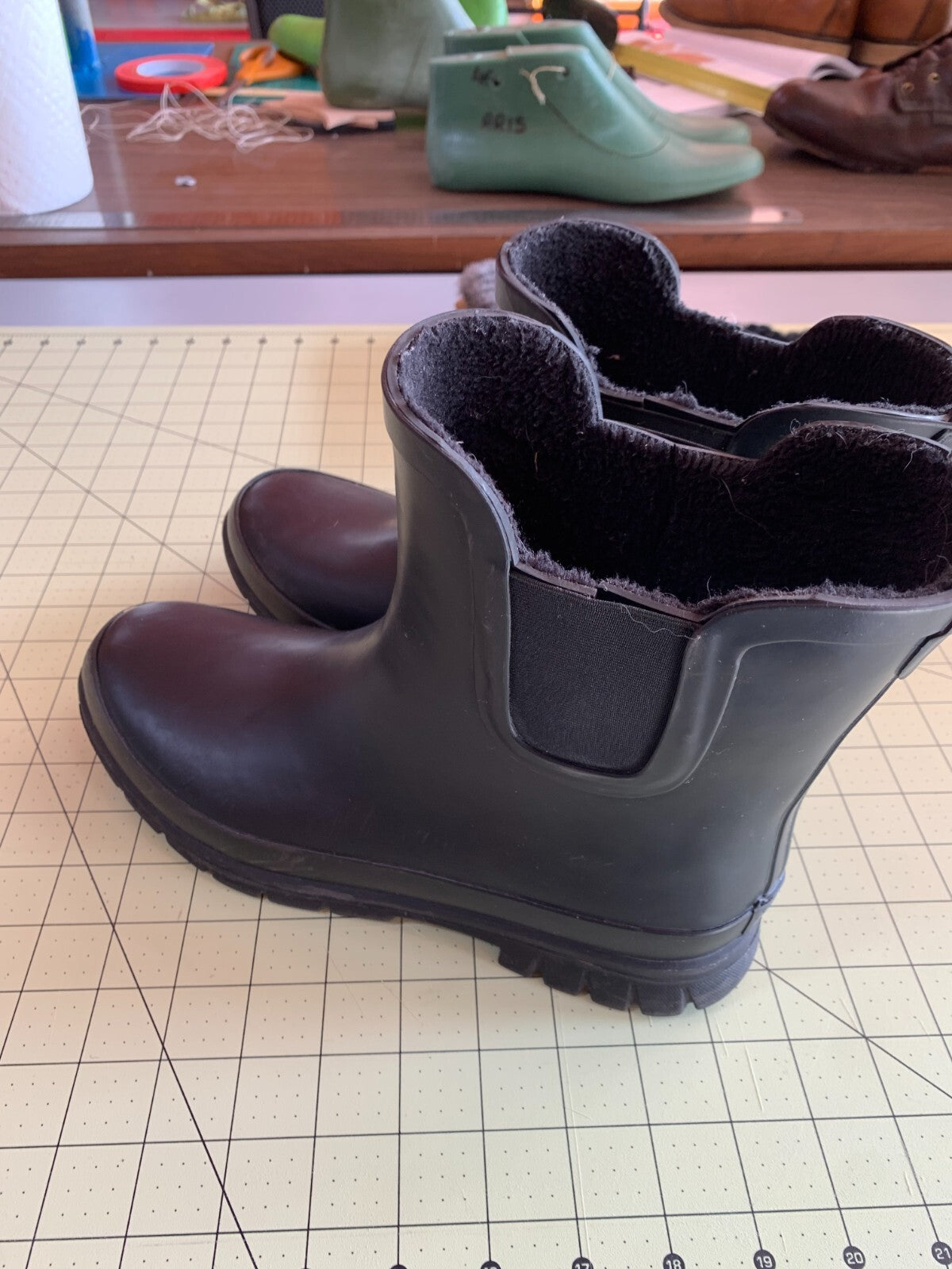 Black Rubber Chelsea Rain Boots - Faux Fur Lined - Men’s Size 9 (US) / EUR 40.5 photo 3